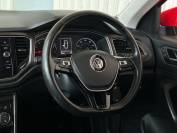 VOLKSWAGEN T-ROC 2018 (18)