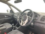 KIA VENGA 2014 (64)