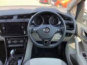 VOLKSWAGEN TOURAN 2019 (68)