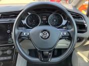 VOLKSWAGEN TOURAN 2019 (68)