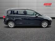 VOLKSWAGEN TOURAN 2018 (68)