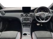 MERCEDES-BENZ A CLASS 2018 (18)