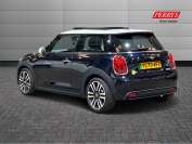 MINI HATCHBACK 2023 (73)