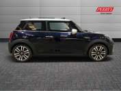 MINI HATCHBACK 2023 (73)