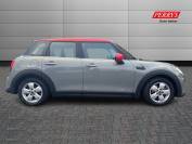 MINI HATCHBACK 2022 (22)