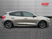 FORD FOCUS 2019 (19)