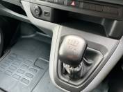 VAUXHALL VIVARO 2021 (21)