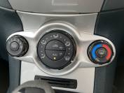 FORD FIESTA 2011 (11)