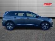 PEUGEOT 5008 2021 