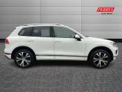 VOLKSWAGEN TOUAREG 2015 (64)