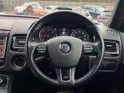 VOLKSWAGEN TOUAREG 2015 (64)