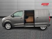 VAUXHALL VIVARO 2021 (21)