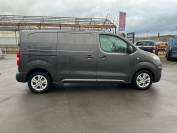 VAUXHALL VIVARO 2021 (21)