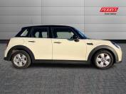 MINI HATCHBACK 2021 (71)