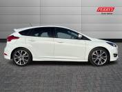 FORD FOCUS 2017 (17)