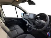 RENAULT TRAFIC 2023 (73)