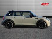 MINI HATCHBACK 2022 (22)