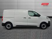 VAUXHALL VIVARO 2022 (22)