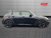 MINI HATCHBACK 2021 (21)