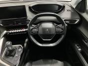 PEUGEOT 3008 2022 (22)