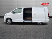 VAUXHALL VIVARO 2021 (21)