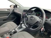 VOLKSWAGEN GOLF 2020 (69)