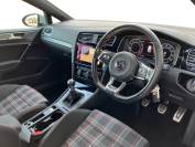 VOLKSWAGEN GOLF 2017 (67)