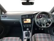 VOLKSWAGEN GOLF 2017 (67)