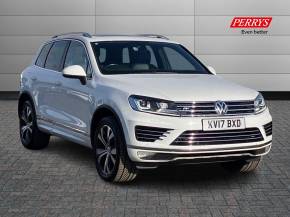 VOLKSWAGEN TOUAREG 2017 (17) at Perrys Alfreton